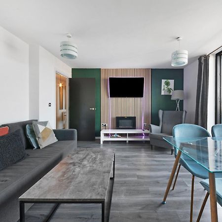 Апартаменты Penthouse W/ Hot Tub Near Stratford, Westfield Лондон Экстерьер фото