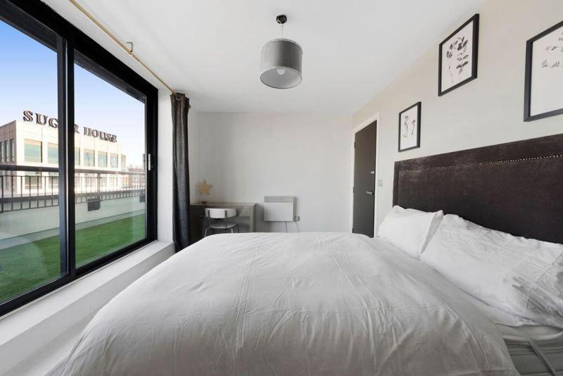 Апартаменты Penthouse W/ Hot Tub Near Stratford, Westfield Лондон Экстерьер фото