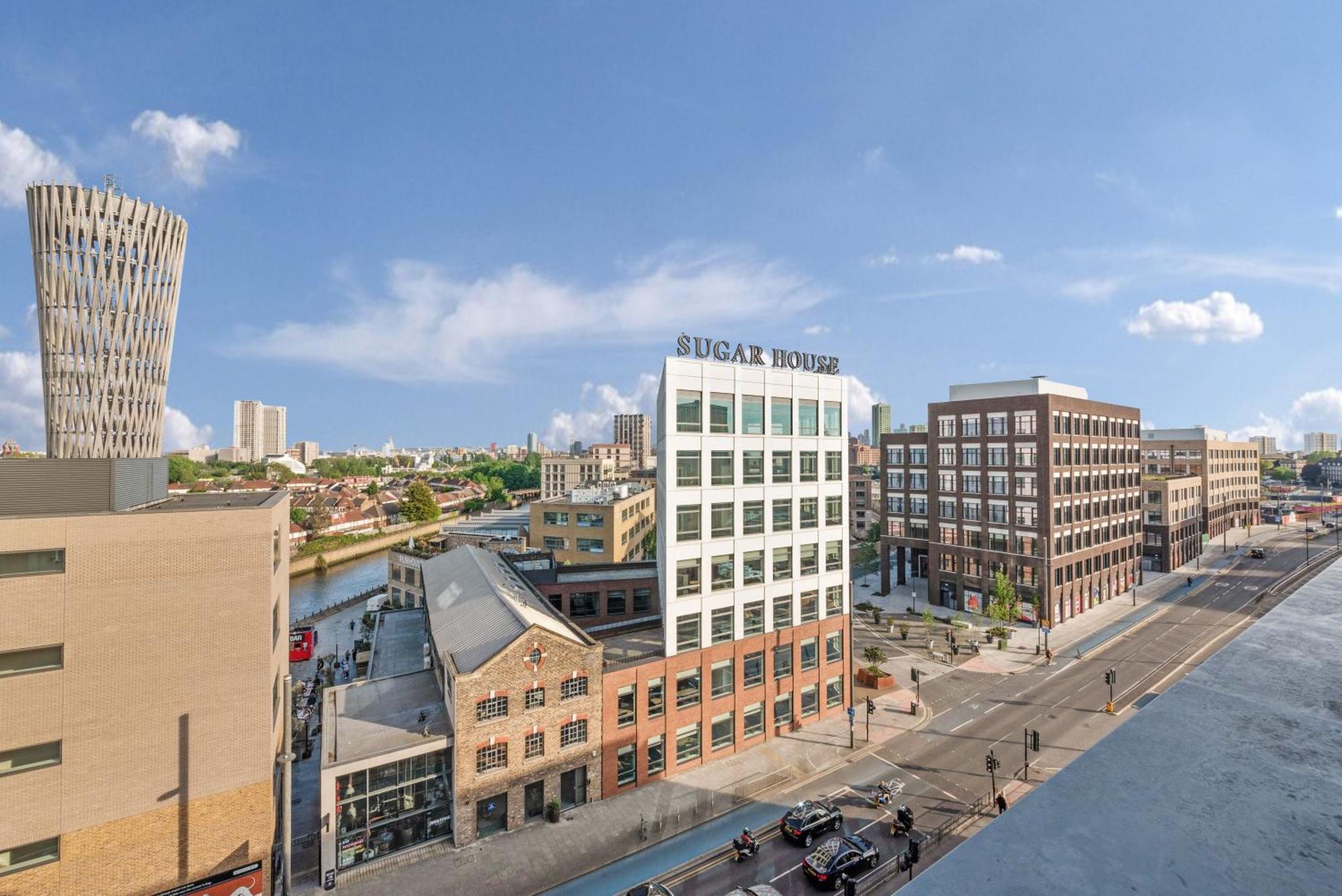 Апартаменты Penthouse W/ Hot Tub Near Stratford, Westfield Лондон Экстерьер фото