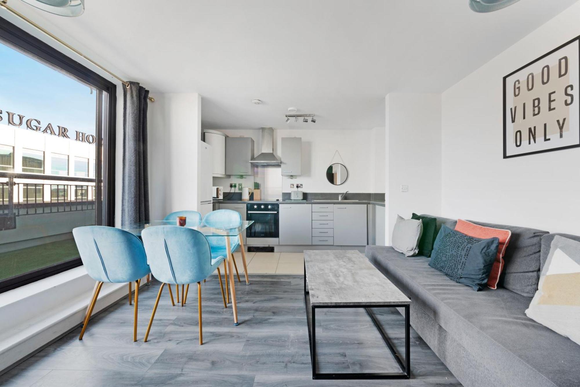 Апартаменты Penthouse W/ Hot Tub Near Stratford, Westfield Лондон Экстерьер фото